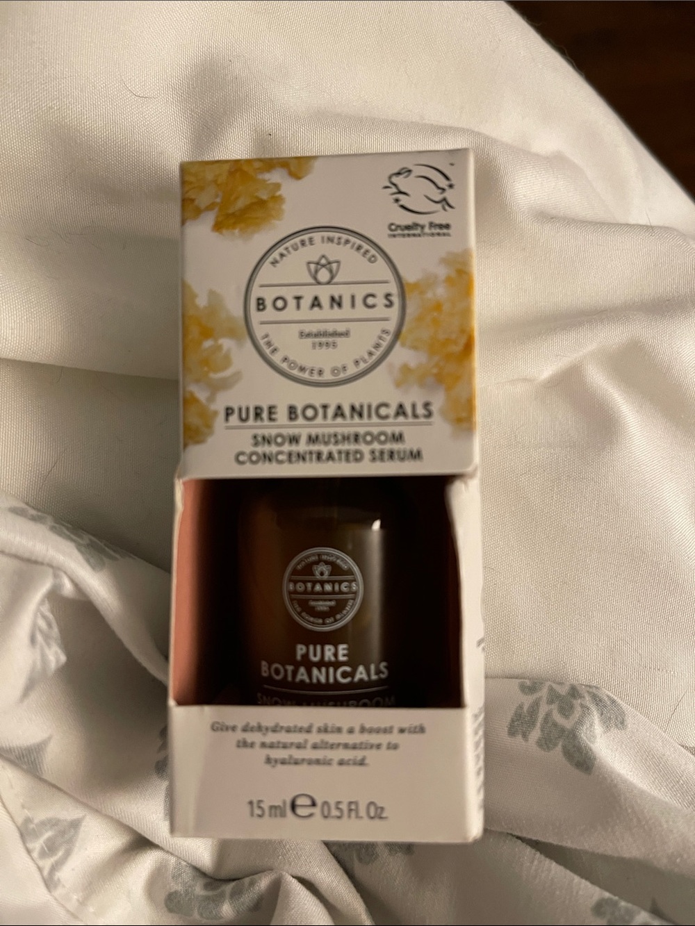 Botanics Pure Botanicals Snow
Mushroom Concentrated Serum for Hydration